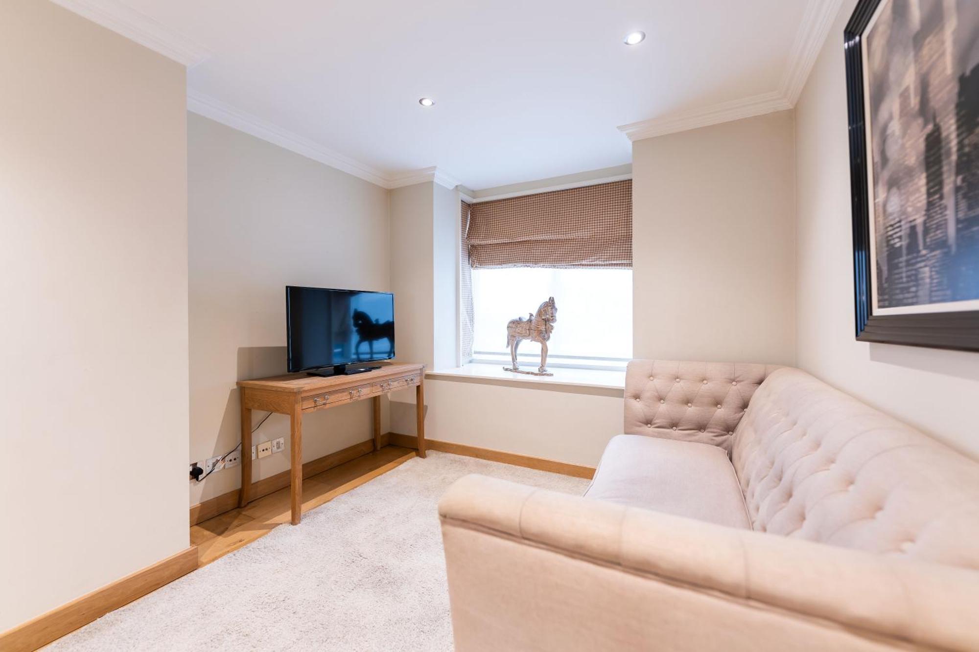Luxury 6 Bedroom House In Southwick Street London Exterior photo