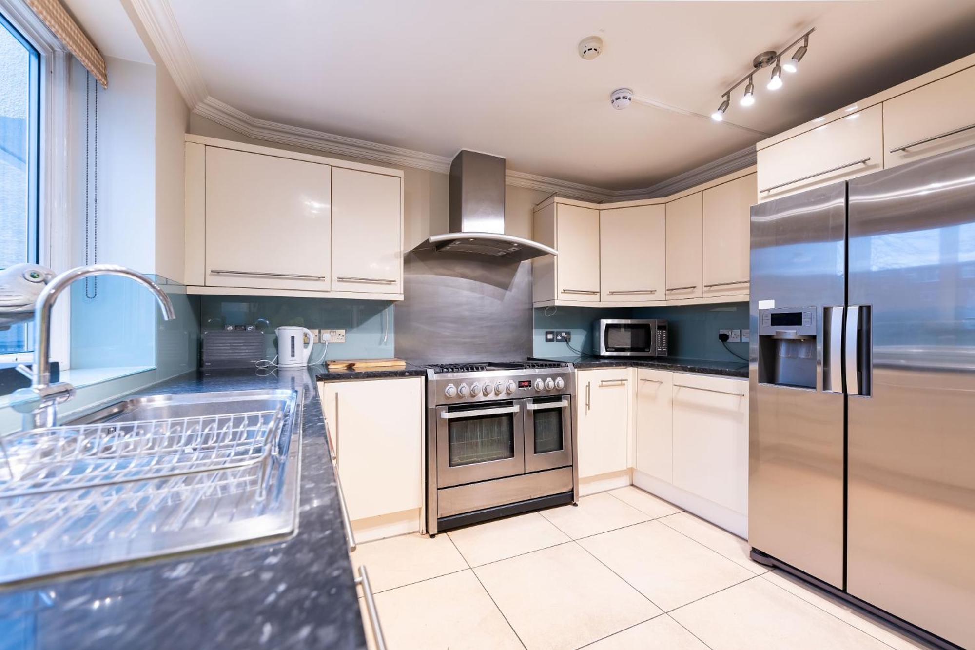 Luxury 6 Bedroom House In Southwick Street London Exterior photo