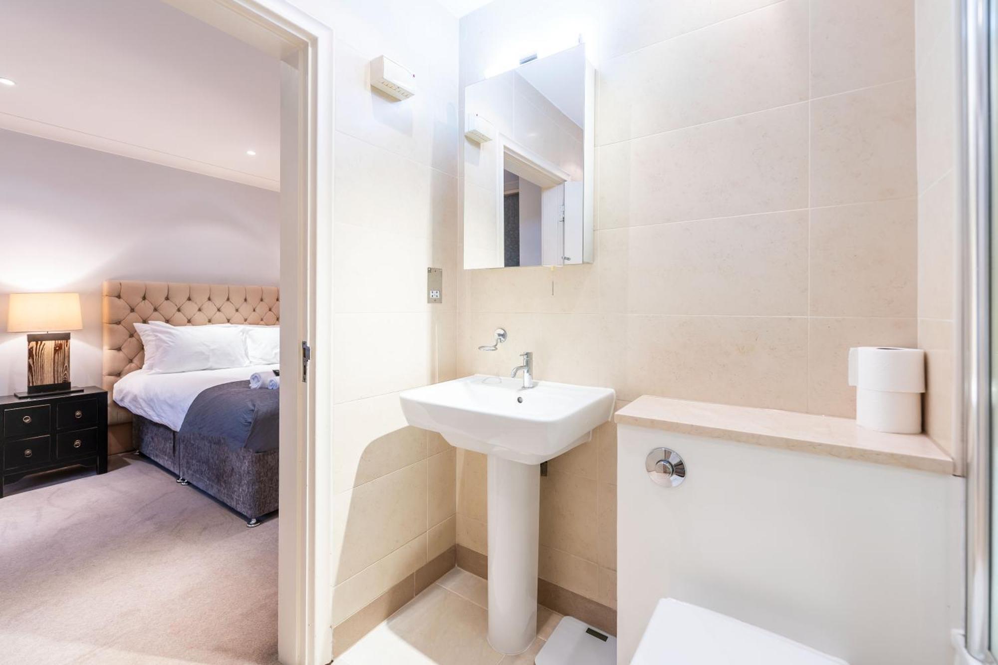 Luxury 6 Bedroom House In Southwick Street London Exterior photo